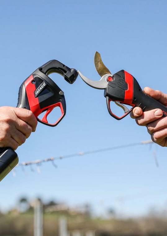 Duo sécateur électrique F3020 et attacheuse AT1000