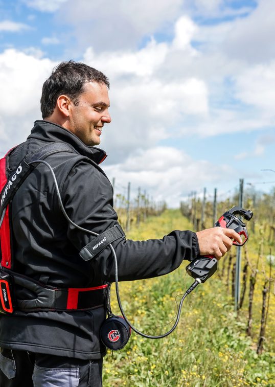 Attacheuse AT100036 avec gilet de dos