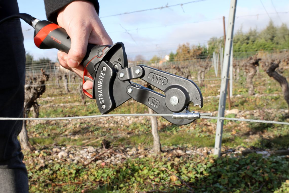 STRAINRITE crimping tool on F3020 electric pruning shears in grapevine