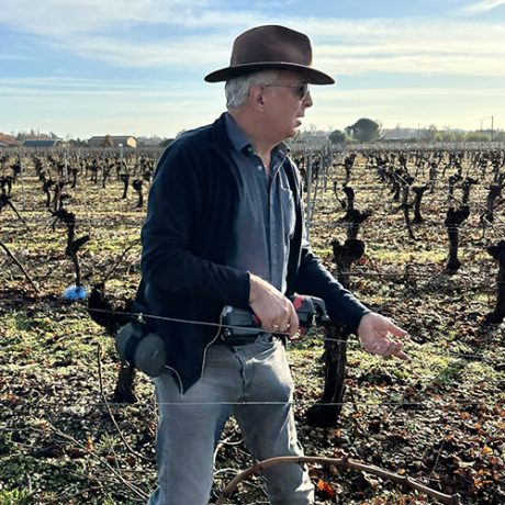 Jean-Pierre, INFACO-Verkaufsleiter beim Testen des AT1000-Bindegeräts