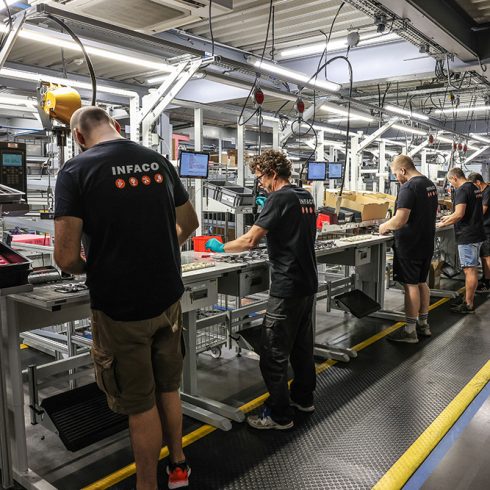 Chaîne de production des sécateurs électriques F3020