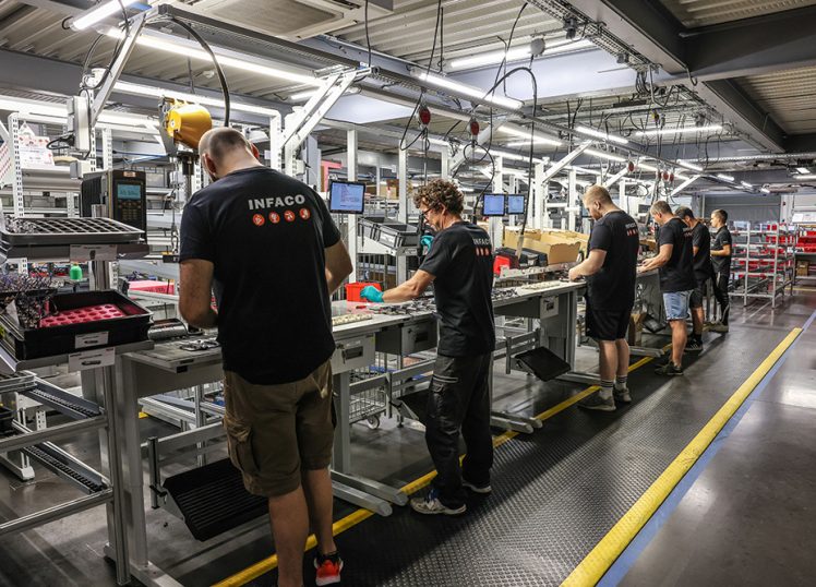 Chaîne de production des sécateurs électriques F3020