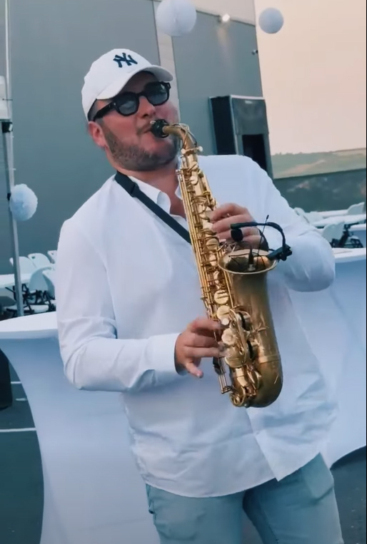 Saxophoniste White party INFACO